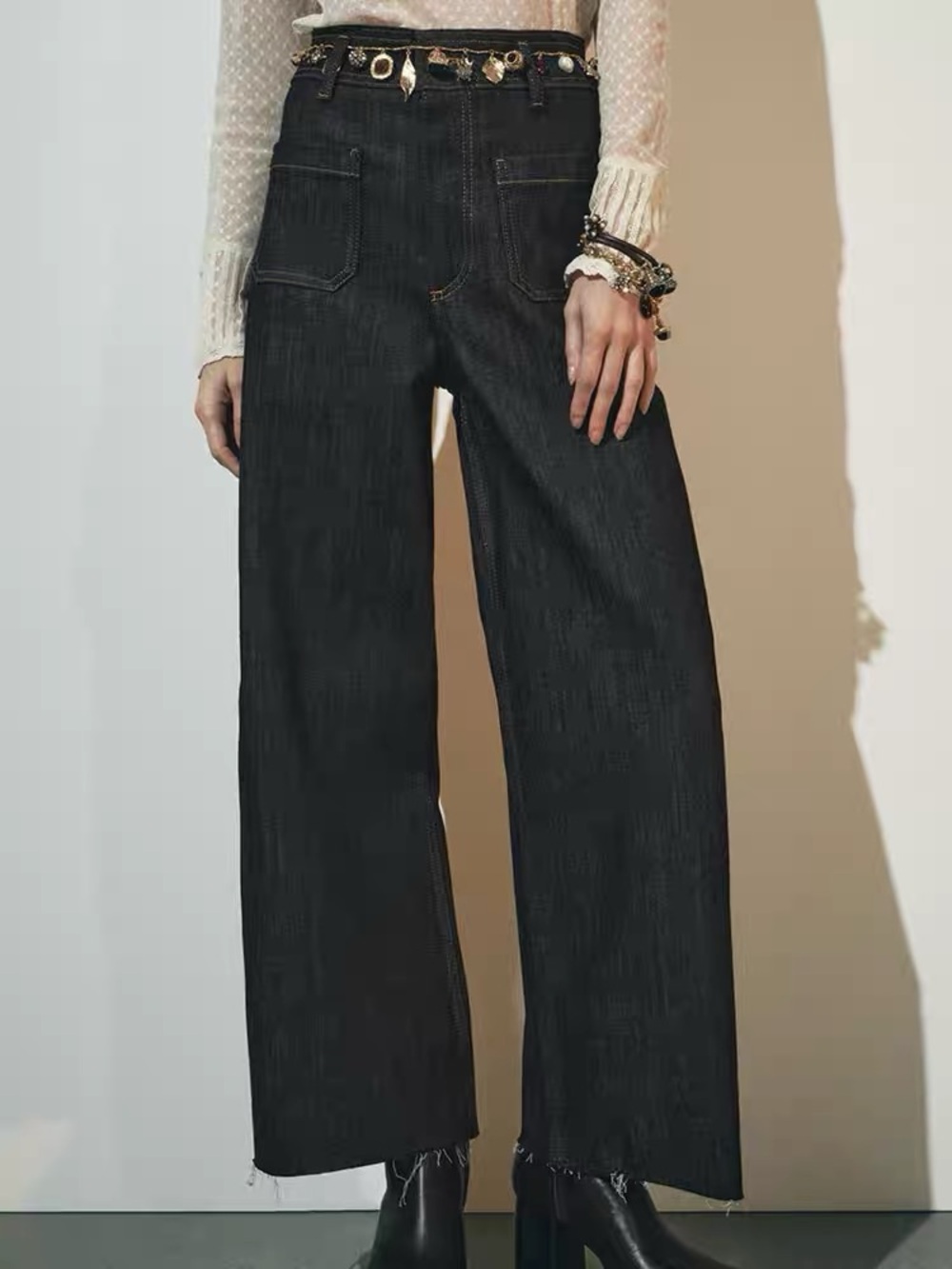Brandnew viral Zara Black High-Rise Wide Leg Jeans size 4 us